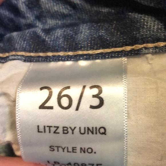 Distressed jeans - Picture 7 of 8